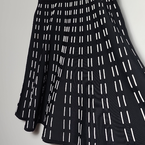 A.L.C. Black Sleeveless Crewneck Fit And Flare Dress In Black and White Size Med - Picture 9 of 16